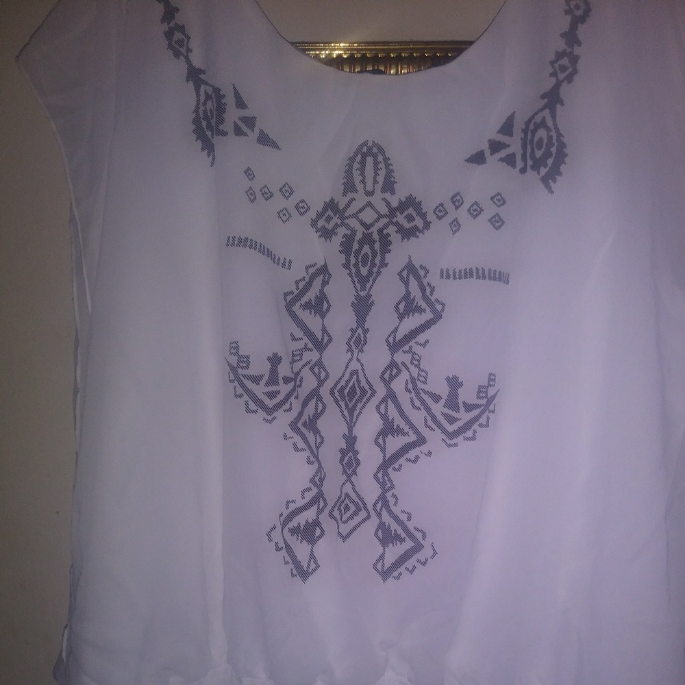 Lucy Diamond 5x White Blouse with embr